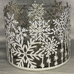 NWT Bath & Body Works 3-Wick Candle Holder | Falling Snow HARD TO FIND!!!